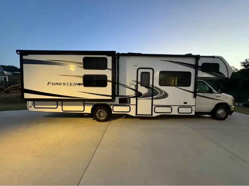 2022 Forest River Forester LE 3251DSLE photo 2