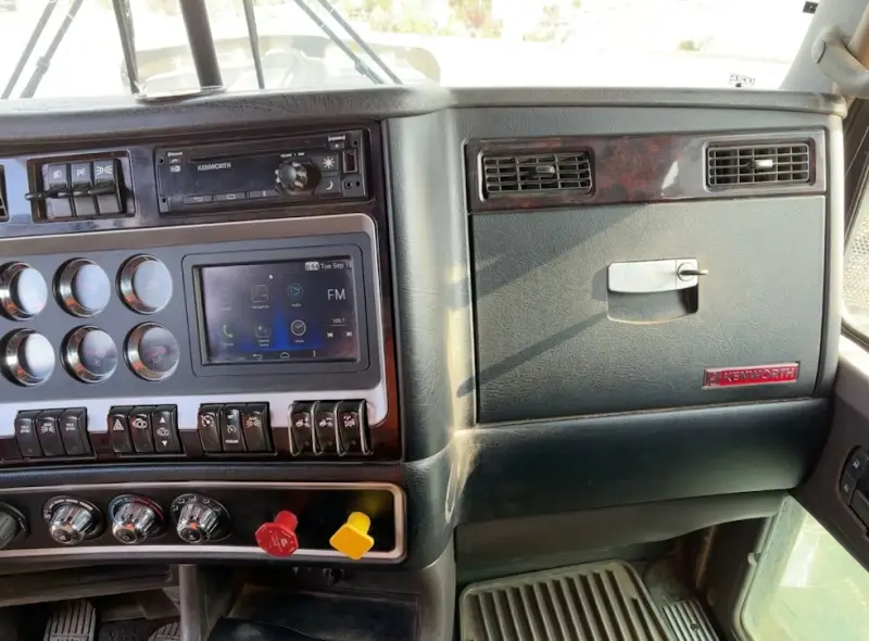 2020 Kenworth W900 photo 25