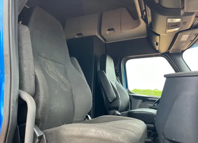 2023 Freightliner Cascadia Sleeper photo 26