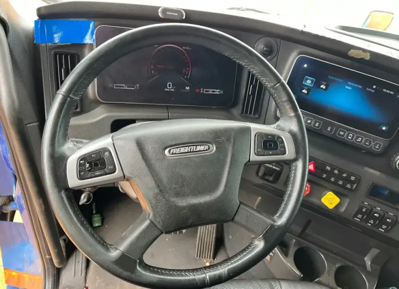 2023 Freightliner Cascadia Sleeper photo 16