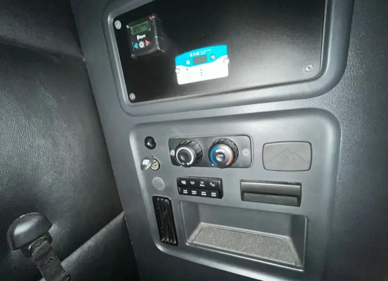 2023 Freightliner Cascadia Sleeper photo 24