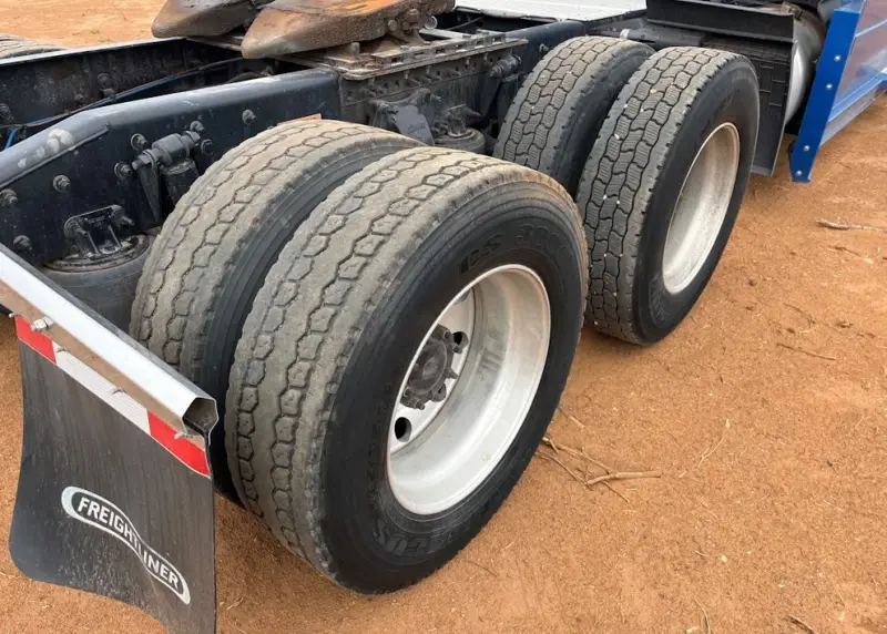2023 Freightliner Cascadia Sleeper photo 34