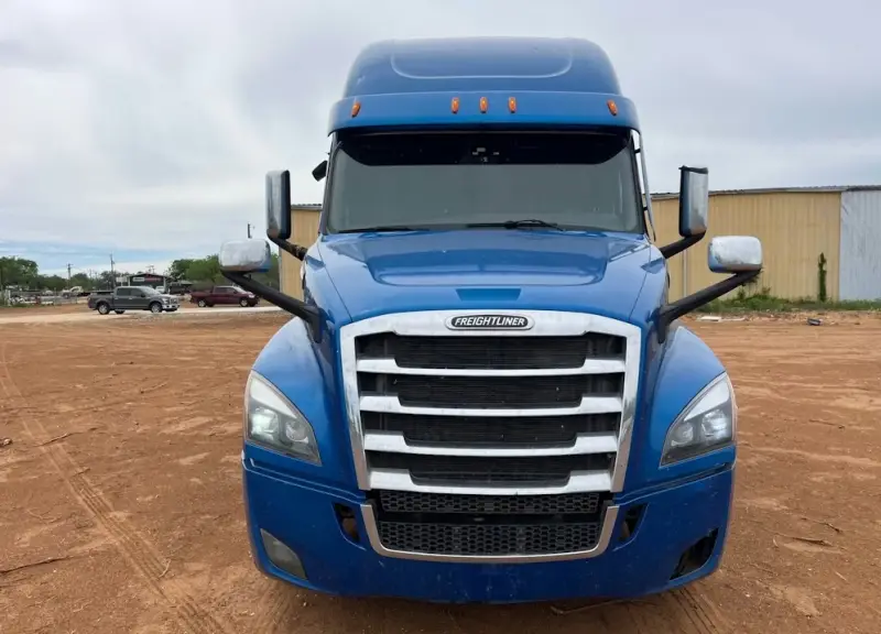 2023 Freightliner Cascadia Sleeper photo 7