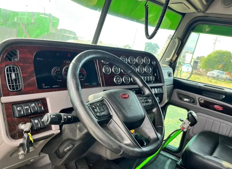 2023 Peterbilt 389 Cummins X15 photo 14