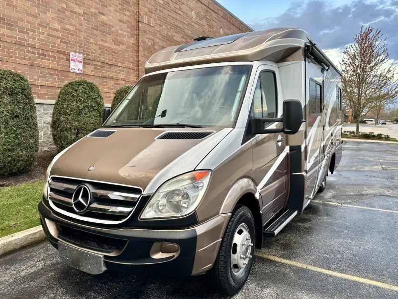 2012 Itasca Navion IQ M-24G-3500 photo 14