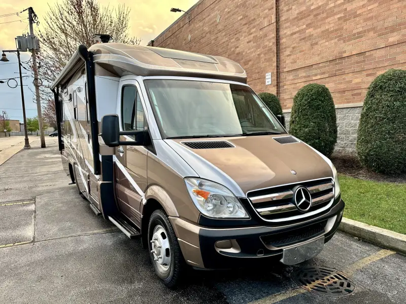 2012 Itasca Navion IQ M-24G-3500 photo 30