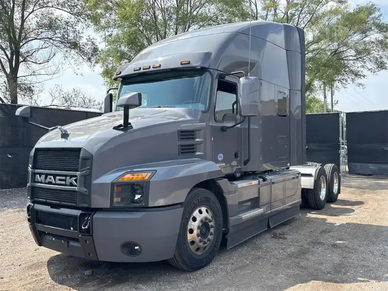 2024 Mack Anthem 64T photo 2