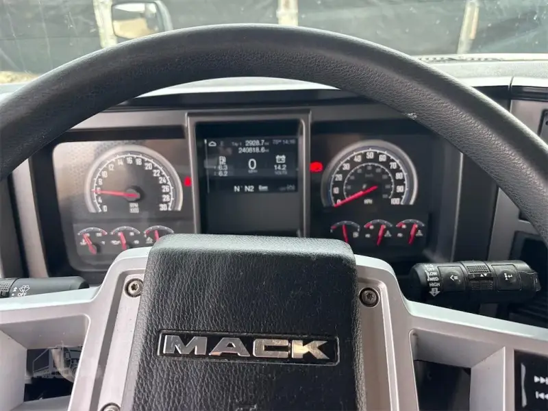 2024 Mack Anthem 64T photo 43