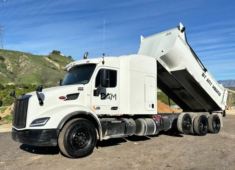 2017 Peterbilt 579 photo 1