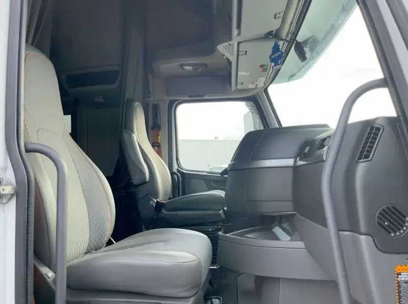 2022 Volvo VNL760 photo 27