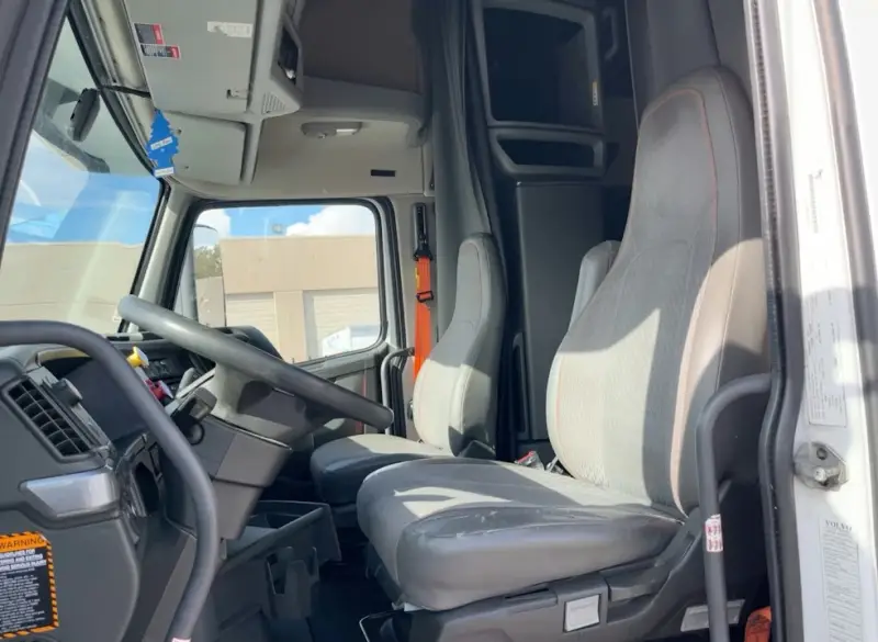 2022 Volvo VNL760 photo 16