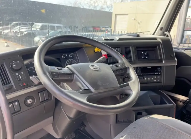 2022 Volvo VNL760 photo 17