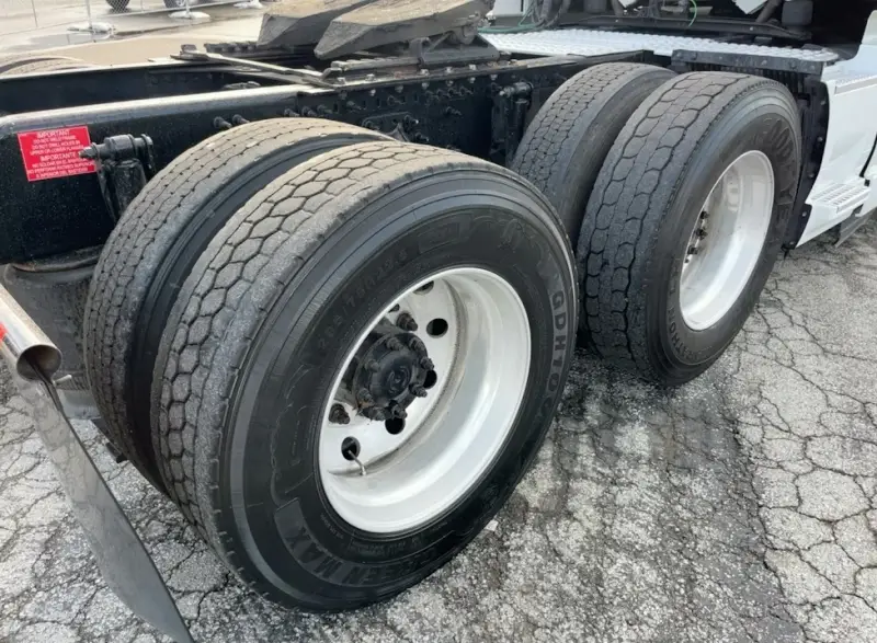 2022 Volvo VNL760 photo 36