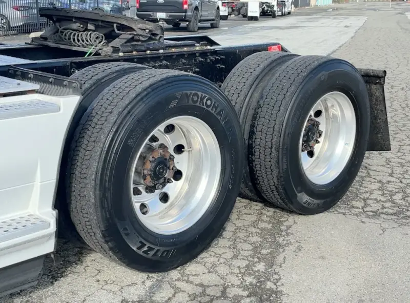 2022 Volvo VNL760 photo 33