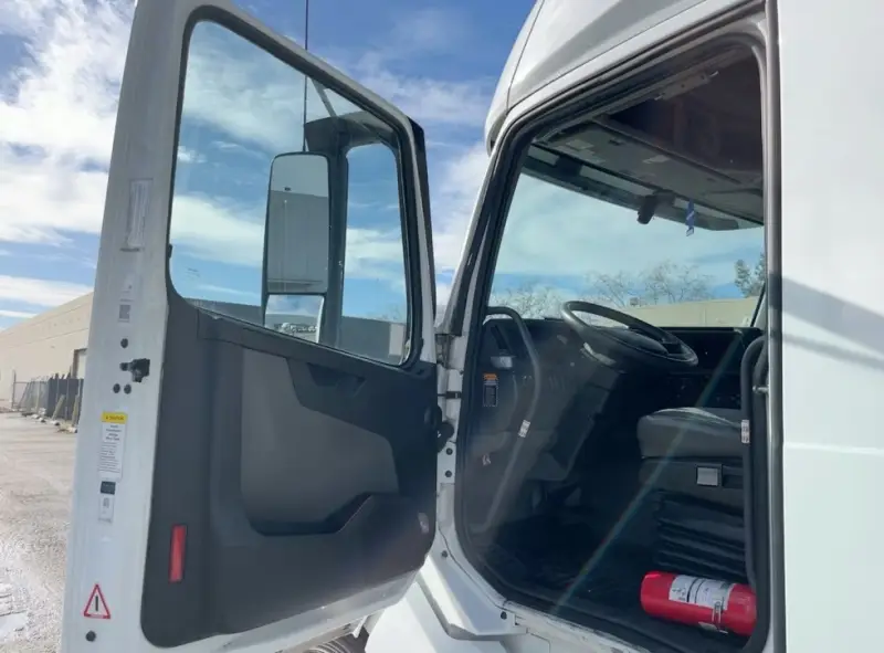 2022 Volvo VNL760 photo 15
