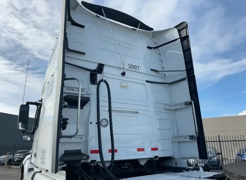 2022 Volvo VNL760 photo 9