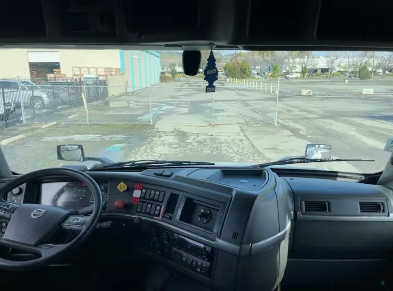 2022 Volvo VNL760 photo 29