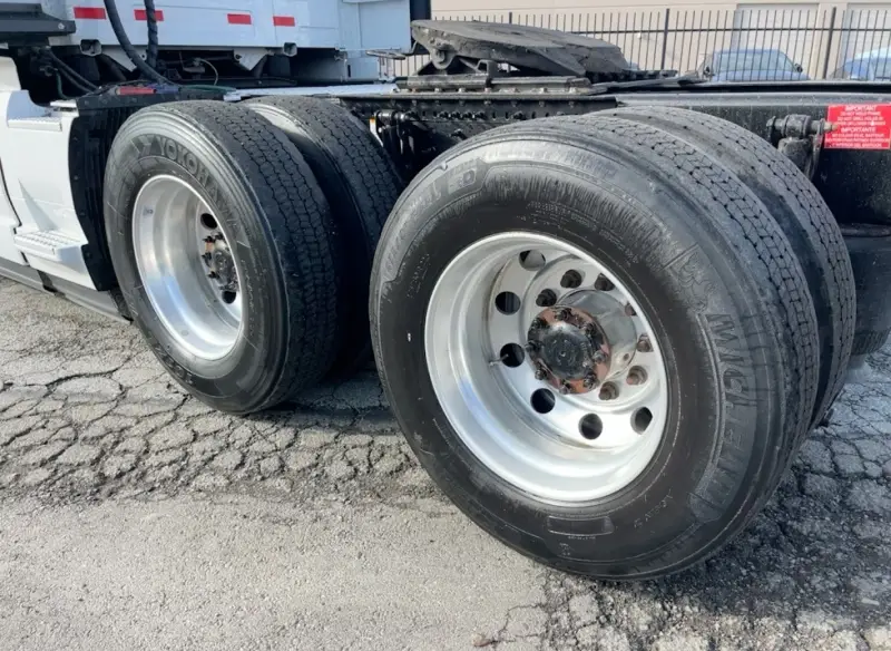 2022 Volvo VNL760 photo 34