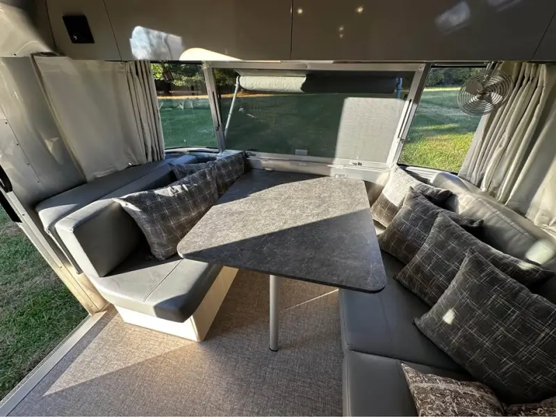 2022 Airstream Flying Cloud 25’ – Mint Condition photo 7