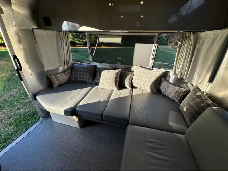 2022 Airstream Flying Cloud 25’ – Mint Condition photo 2