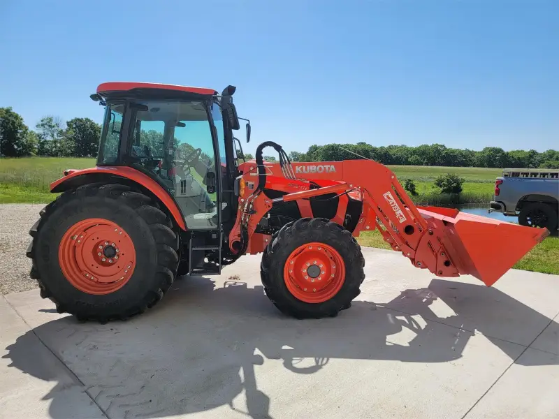 2020 KUBOTA M5-111D Front Loader photo 3