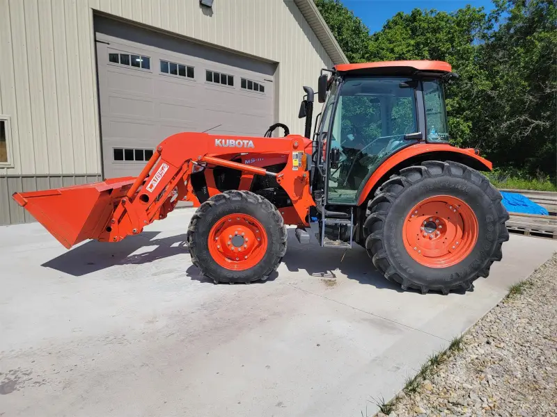2020 KUBOTA M5-111D Front Loader photo 2