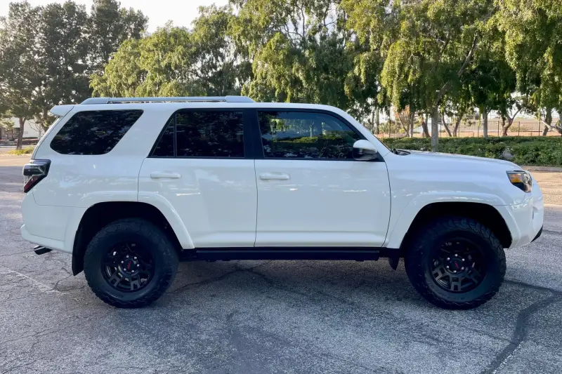 2016 Toyota 4Runner SR5 4x4 photo 4