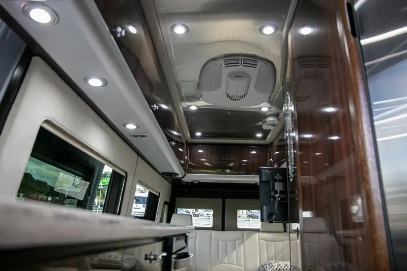 2018 Airstream Interstate EXT 4WD Grand Tour photo 3