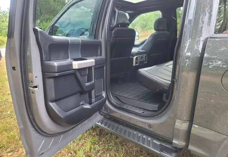 2020 Ford F150 Lariat SuperCrew photo 30
