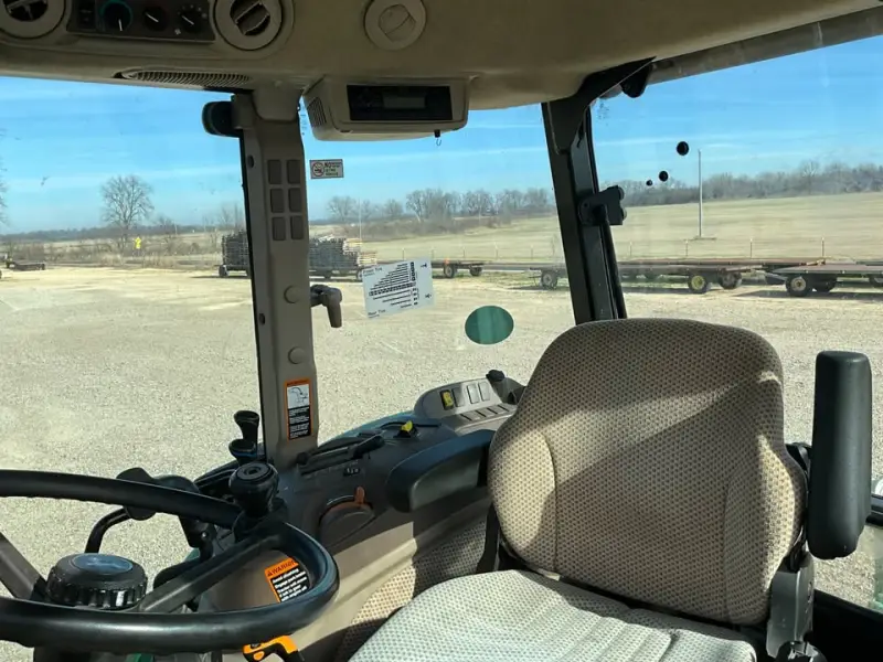 2022 John Deere 6105E photo 18