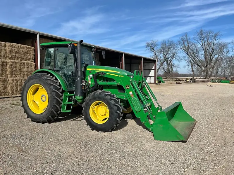 2022 John Deere 6105E photo 1