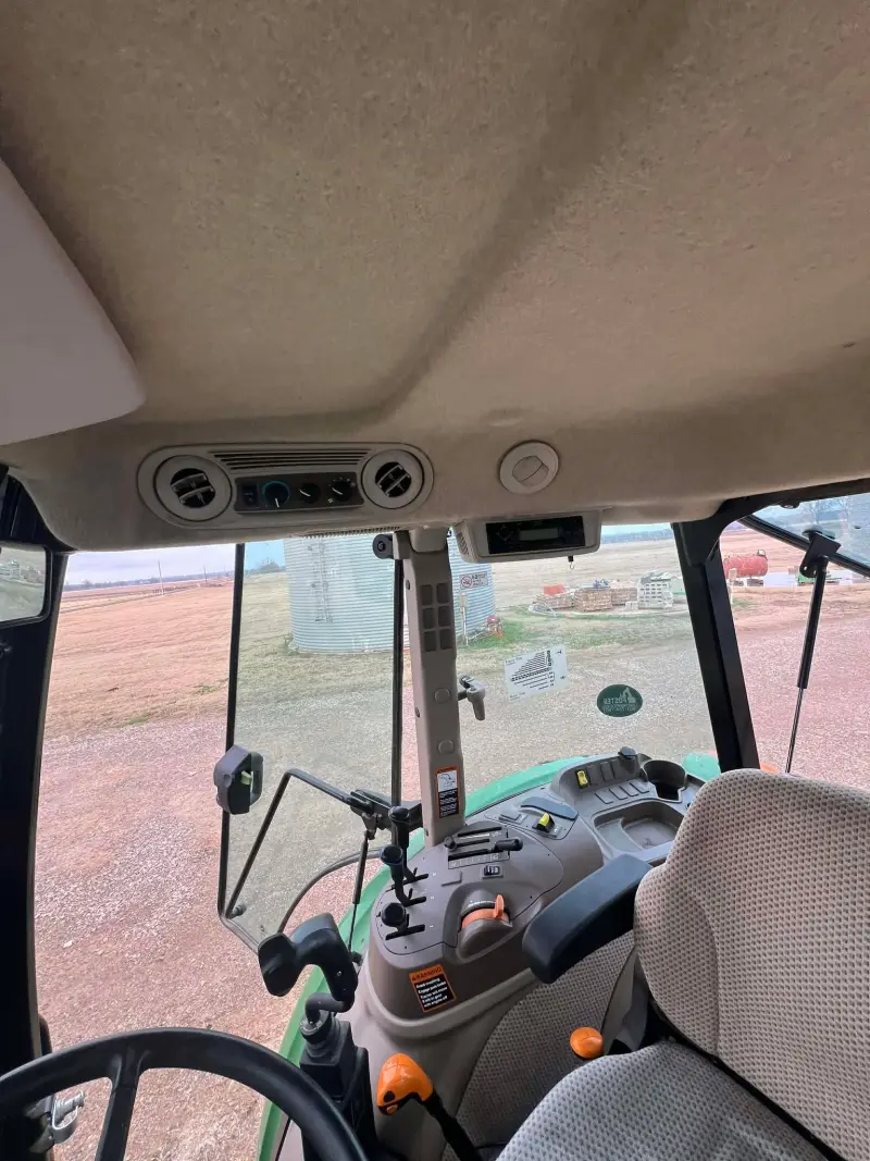 2022 John Deere 6105E photo 2