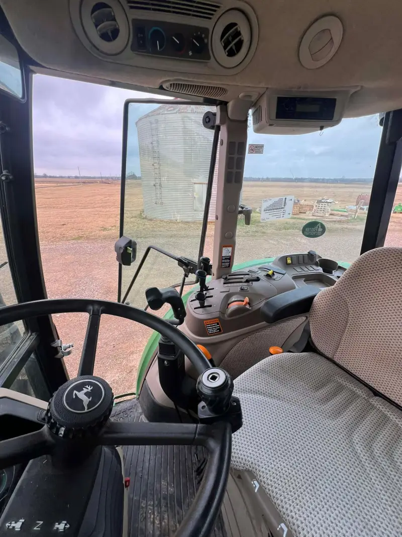2022 John Deere 6105E photo 6