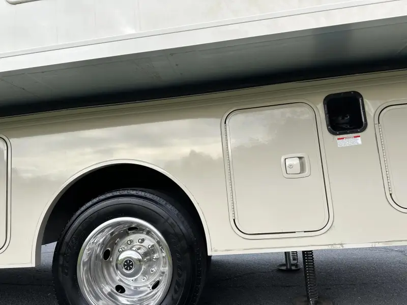 2019 Winnebago Vista 29VE photo 17