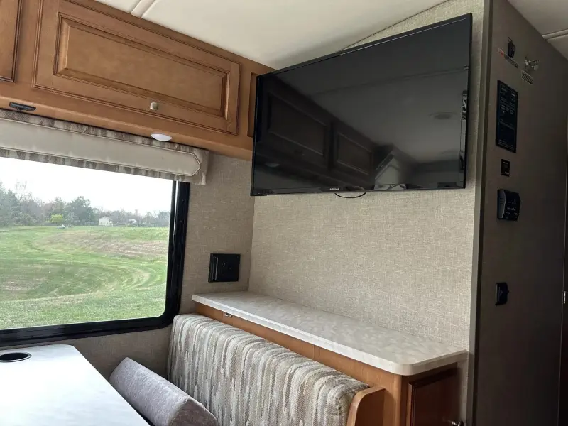 2019 Winnebago Vista 29VE photo 54