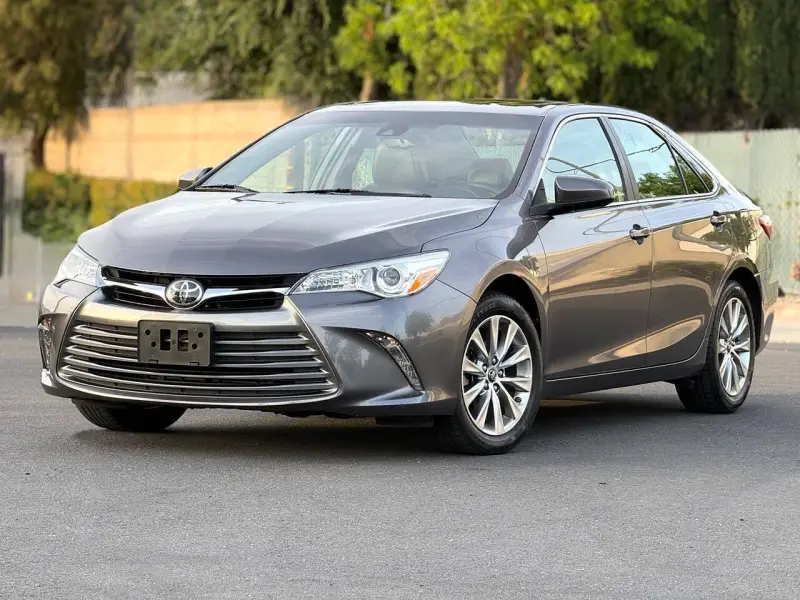2017 Toyota Camry photo 1