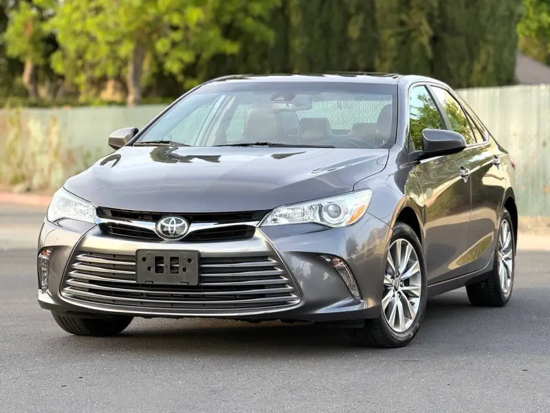 2017 Toyota Camry photo 2