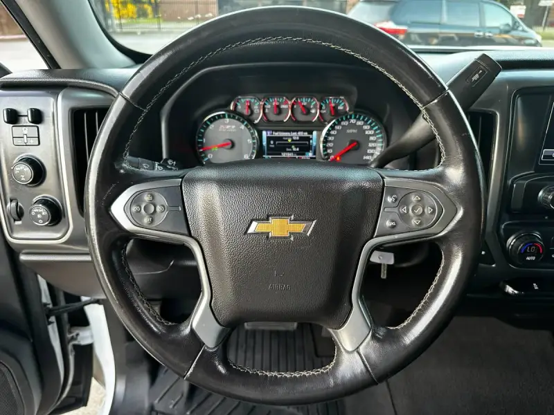 2019 Chevrolet Silverado 1500 Crew Cab Z71 photo 9