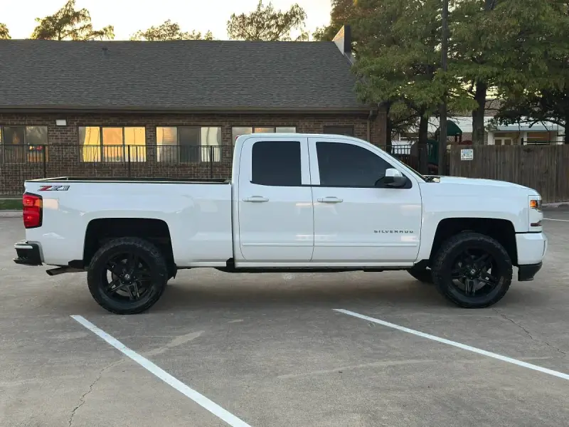 2019 Chevrolet Silverado 1500 Crew Cab Z71 photo 4