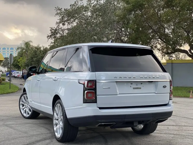 2020 Land Rover Range Rover P525 HSE photo 9