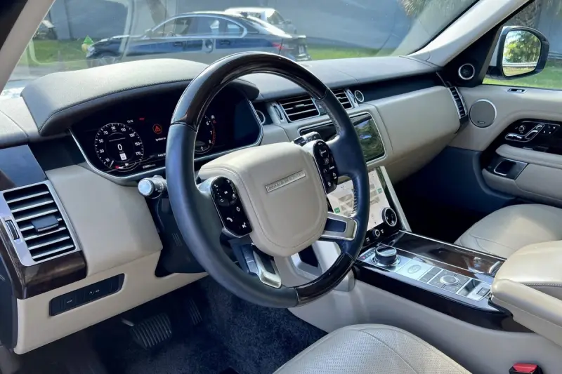 2020 Land Rover Range Rover P525 HSE photo 3