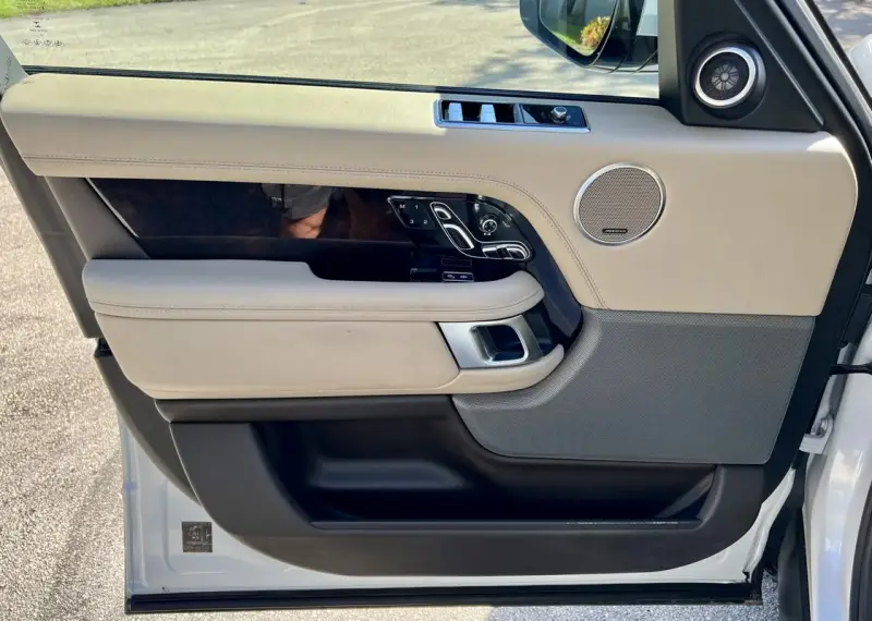 2020 Land Rover Range Rover P525 HSE photo 19