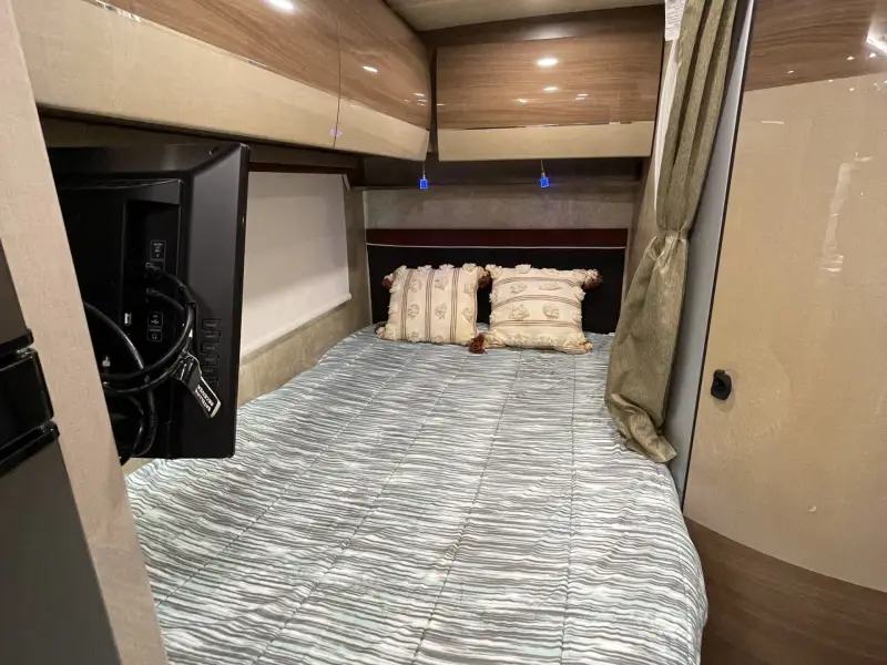 2016 Itasca Navion 24J photo 27