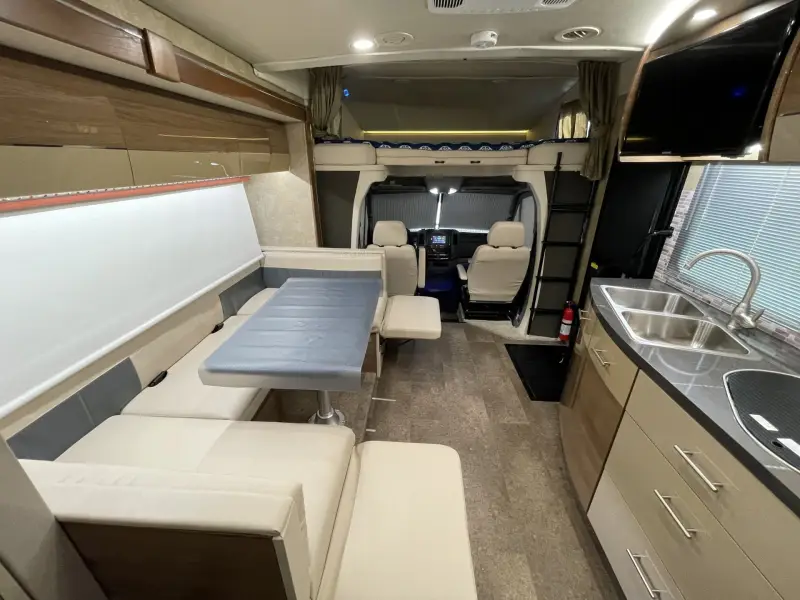 2016 Itasca Navion 24J photo 19