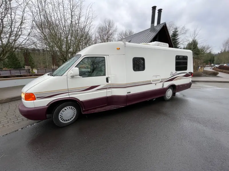 2000 Winnebago Rialta 22FD photo 6