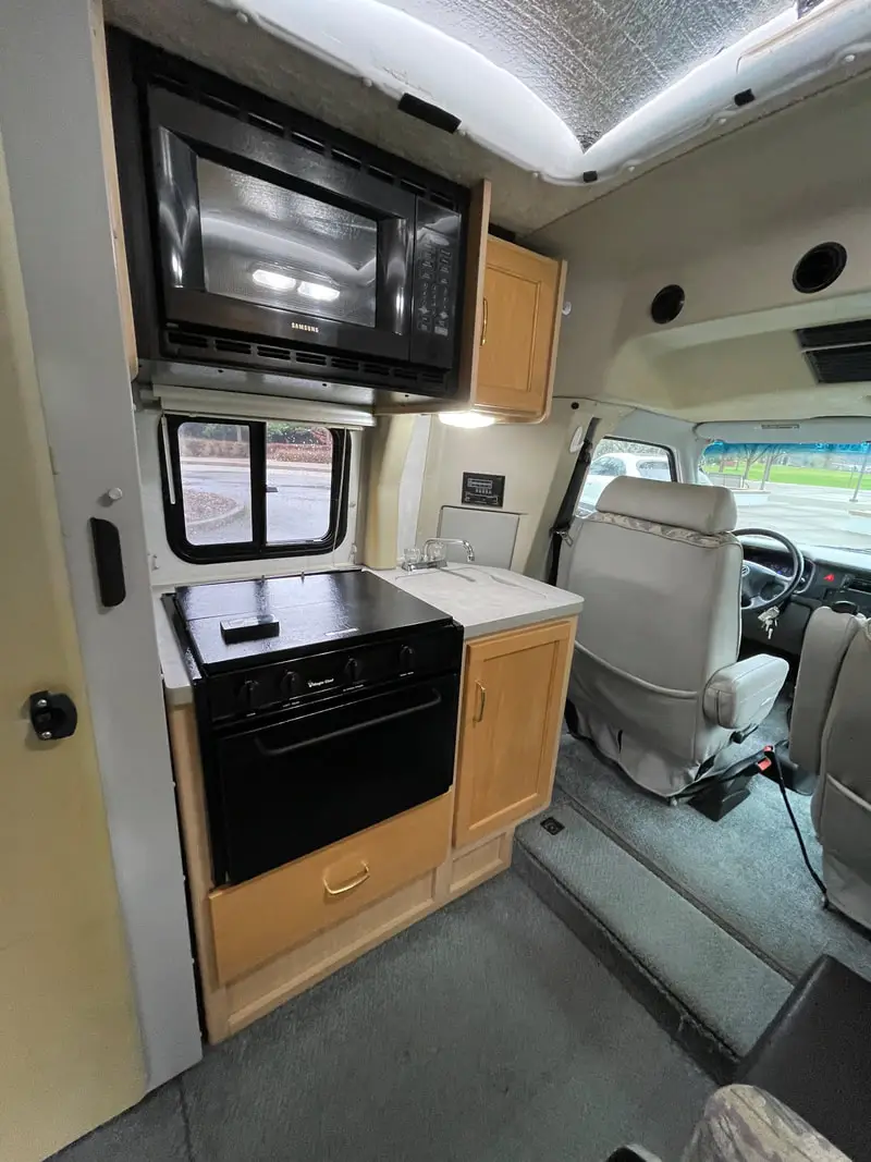 2000 Winnebago Rialta 22FD photo 13