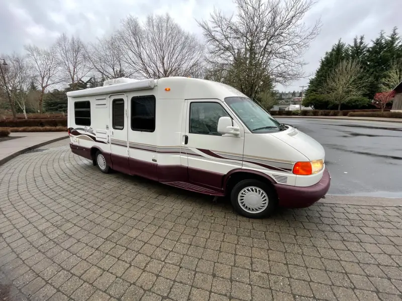 2000 Winnebago Rialta 22FD photo 1