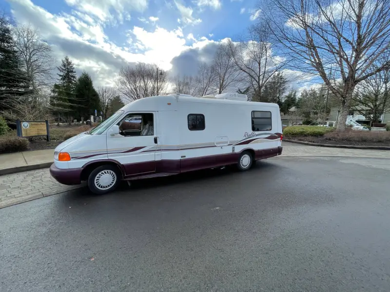 2000 Winnebago Rialta 22FD photo 12
