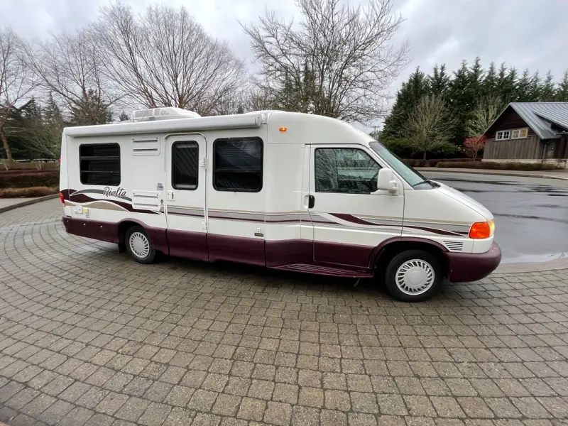 2000 Winnebago Rialta 22FD photo 8