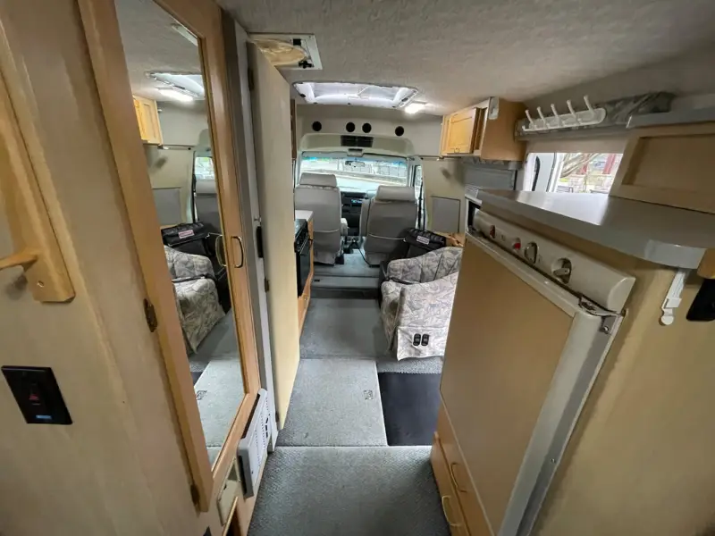 2000 Winnebago Rialta 22FD photo 9